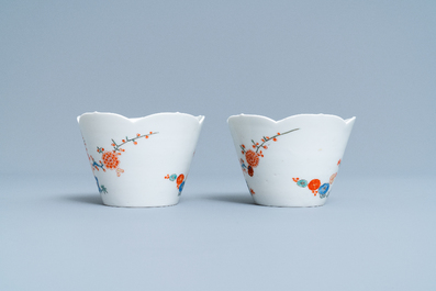 A pair of Japanese Kakiemon flower-shaped bowls, Edo, 18th C.