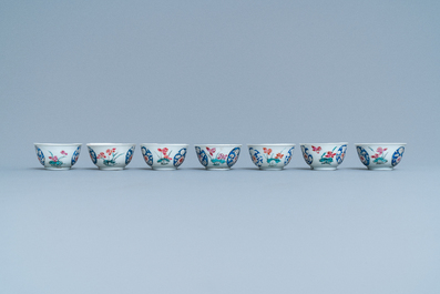 Sept tasses et cinq soucoupes en porcelaine de Chine famille rose, Qianlong