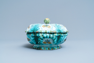 Une terrine couverte sur son support en fa&iuml;ence de Bruxelles &agrave; d&eacute;cor de papillons et chenilles, 18&egrave;me