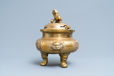 A large Chinese bronze tripod censer, 19/20th C.