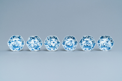 Zes Chinese blauw-witte hexagonale koppen en schotels, Kangxi