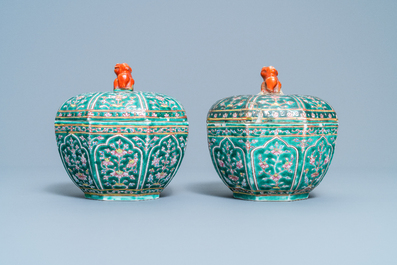 A pair of Chinese Thai market Bencharong covered boxes, 19th C.
