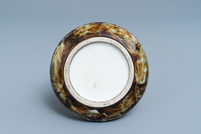 A Chinese flamb&eacute;-glazed brush washer with blue and white 'crabs' design, 19/20th C.