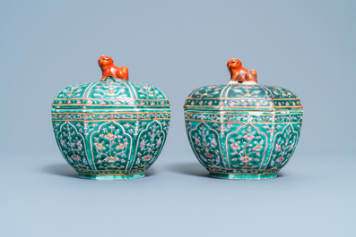 A pair of Chinese Thai market Bencharong covered boxes, 19th C.