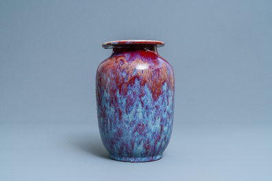 A Chinese two-colour flamb&eacute;-glazed vase, 18/19th C.