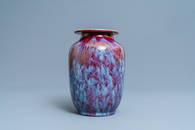 A Chinese two-colour flamb&eacute;-glazed vase, 18/19th C.