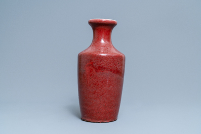 Un vase en porcelaine de Chine en rouge de cuivre monochrome, 19&egrave;me
