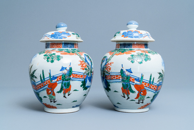 A pair of Chinese wucai vases and covers, Kangxi mark, 19th C.