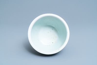 Une jardini&egrave;re en porcelaine de Chine wucai, &eacute;poque Transition