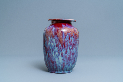 A Chinese two-colour flamb&eacute;-glazed vase, 18/19th C.