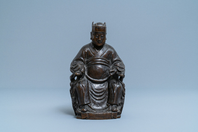 A Chinese bronze figure of a dignitary, 17/18th C.