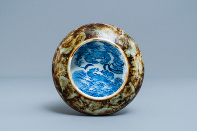 A Chinese flamb&eacute;-glazed brush washer with blue and white 'crabs' design, 19/20th C.