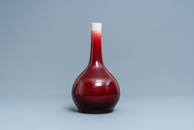 Een Chinese flesvormige vaas met 'langyao' glazuur, Qianlong