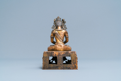 Une figure du Bouddha Amitayus en bronze dor&eacute;, Chine, Qianlong, dat&eacute;e 1770