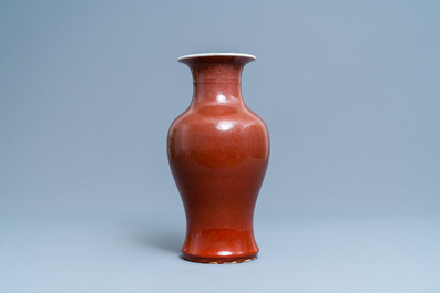 Een Chinese monochrome sang de boeuf vaas, 19e eeuw