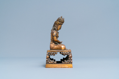 Une figure du Bouddha Amitayus en bronze dor&eacute;, Chine, Qianlong, dat&eacute;e 1770