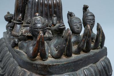 Een grote bronzen groep van Mahakala met Yab-Yum, Tibet, 19e eeuw