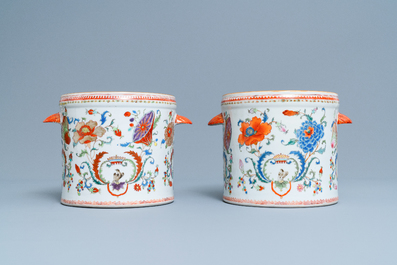 Une paire de rafra&icirc;chissoirs en porcelaine de Chine famille rose &agrave; d&eacute;cor 'Pompadour', Qianlong