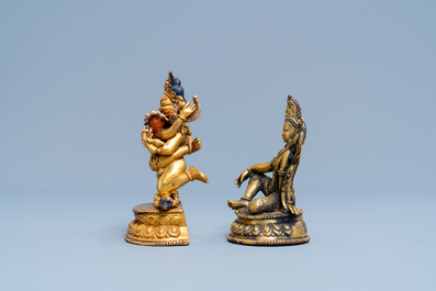 Twee Sino-Tibetaanse verguld bronzen figuren, 19e eeuw