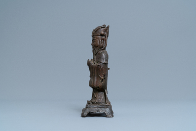 Een Chinese bronzen figuur van Wenchang Wang met inscriptie, Qing