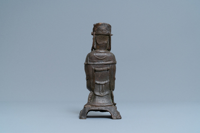 Een Chinese bronzen figuur van Wenchang Wang met inscriptie, Qing