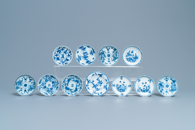 Vingt tasses et vingt-quatre soucoupes en porcelaine de Chine en bleu et blanc, Kangxi