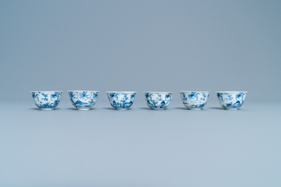 Zes Chinese blauw-witte koppen en schotels met ruiters te paard, Kangxi