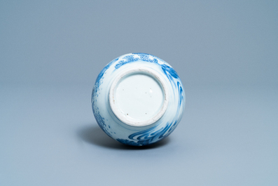 Een Chinese blauw-witte kalebasvaas met figuren in een landschap, Transitie periode