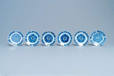 Zes Chinese blauw-witte bordjes met Shou-karakters, Chenghua merk, Kangxi