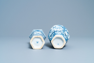 Une garniture de cinq vases en fa&iuml;ence de Delft en bleu et blanc, 18&egrave;me