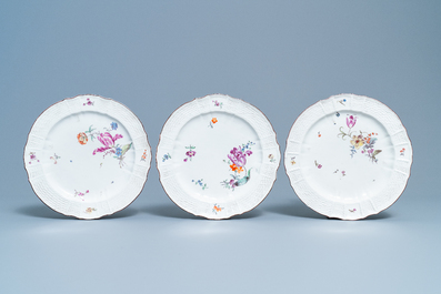Negen polychrome borden met bloemen, porselein uit H&ouml;chst, Duitsland, 18e eeuw