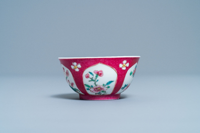 Une tasse et soucoupe en porcelaine de Chine famille rose &agrave; fond rouge de rubis, Yongzheng