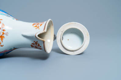 Une verseuse couverte en porcelaine de Chine famille rose aux armes de Faverolles pour le march&eacute; fran&ccedil;ais, Qianlong
