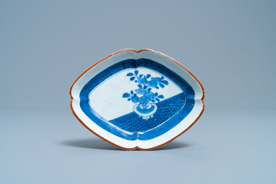 A Japanese blue and white Arita ewer, two dishes and an oval tray, Edo, 17/18th C.