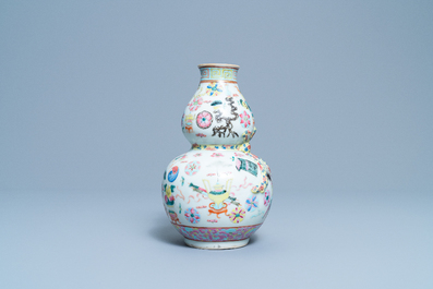 A Chinese famille rose double gourd 'antiquities' vase, 19th C.