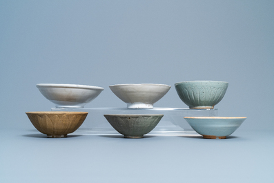 23 bols en porcelaine de Chine monochrome et qingbai, Song et apr&egrave;s