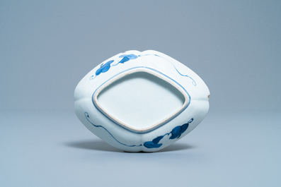 A Japanese blue and white Arita ewer, two dishes and an oval tray, Edo, 17/18th C.