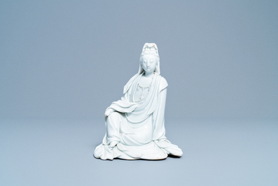 Une figure de Guanyin en porcelaine blanc de Chine, marque en creux, 19/20&egrave;me