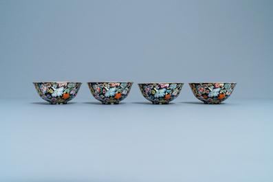 Quatre bols en porcelaine de Chine famille rose &agrave; d&eacute;cor millefleurs, marque de Jiangxi Ciye Gongsi, R&eacute;publique