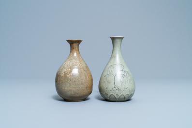 Deux vases en porcelaine c&eacute;ladon de Cor&eacute;e, probablement Goryeo/Joseon, 14/15&egrave;me