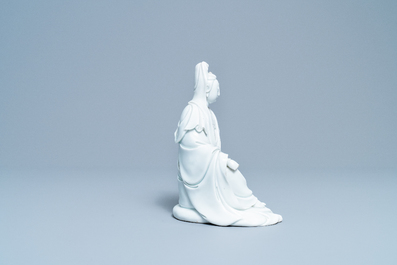 Une figure de Guanyin en porcelaine blanc de Chine, marque en creux, 19/20&egrave;me