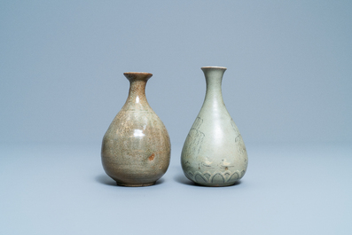 Deux vases en porcelaine c&eacute;ladon de Cor&eacute;e, probablement Goryeo/Joseon, 14/15&egrave;me