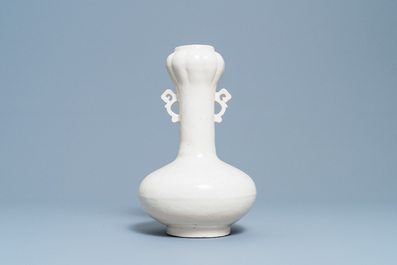Un vase en porcelaine de type Cizhou, Chine, Ming