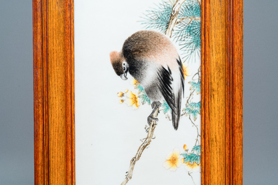 Een grote Chinese rechthoekige plaquette met een vogel op een bloesemtak, zegelmerk, Republiek