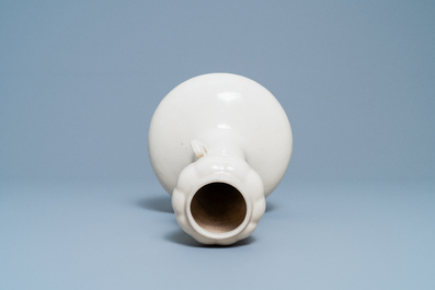 Un vase en porcelaine de type Cizhou, Chine, Ming