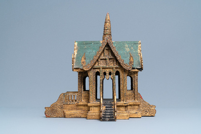 Een deels vergulde houten miniatuur tempel, Thailand, 19/20e eeuw