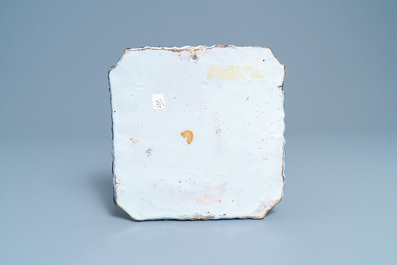 Une plaque en fa&iuml;ence de Delft polychrome &agrave; d&eacute;cor d'un faucon chassant un h&eacute;ron, 18&egrave;me