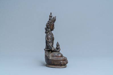 Een Sino-Tibetaanse verguld bronzen figuur van Boeddha, 19e eeuw