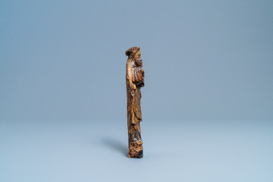 Een polychrome houten figuur van de Madonna met kind, een zgn. 'Mechels popje', 16e eeuw