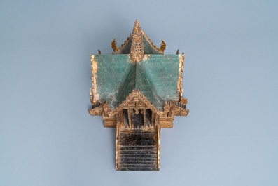 Een deels vergulde houten miniatuur tempel, Thailand, 19/20e eeuw